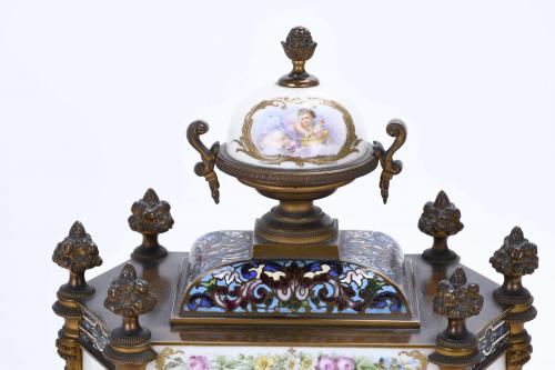 FRENCH TABLE CLOCK, EARLY 20TH CENTURY.