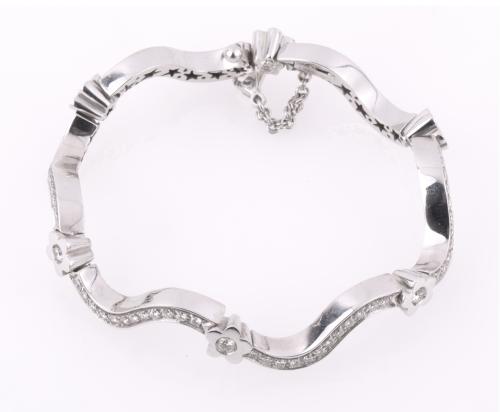 PULSERA ESCLAVA ONDULADA CON DIAMANTES.