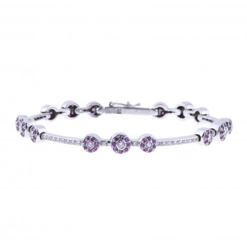 PULSERA CON DIAMANTES Y  FLORES DE ZAFIROS ROSAS.