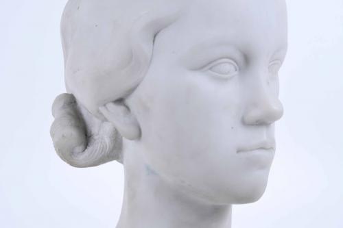 CATALAN SCHOOL, FIRST HALF 20TH CENTURY. "BUST  OF A GIRL".