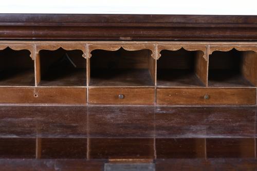 ELIZABETHAN CHEST OF DRAWERS, PROBABLY MALLORCAN, CIRCA 180