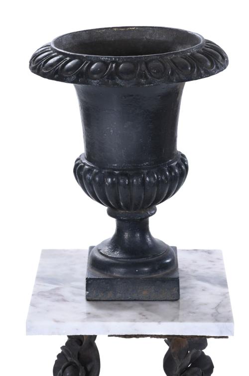 FRENCH ART NOUVEAU GARDEN PEDESTAL AND PLANTER, EARLY 20TH 