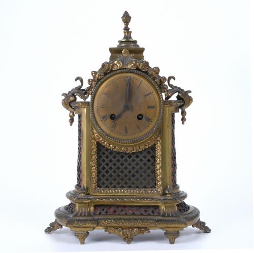 SMALL FRENCH TABLE CLOCK, EARLY 20TH CENTURY.