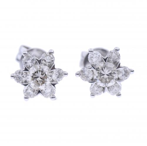 STAR-SHAPED STUD EARRINGS.