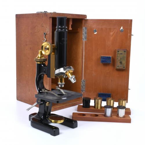 FRENCH MICROSCOPE "STIASSNIE", EARLY 20TH CENTURY.