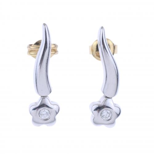 WHITE GOLD EARRINGS WITH DIAMONDS.