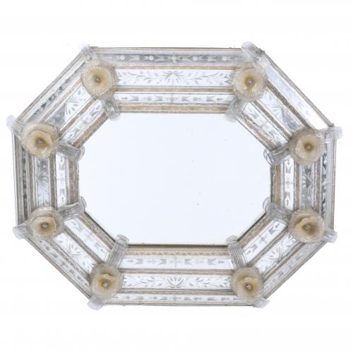 VENETIAN OCTAGONAL MIRROR, 20TH CENTURY.