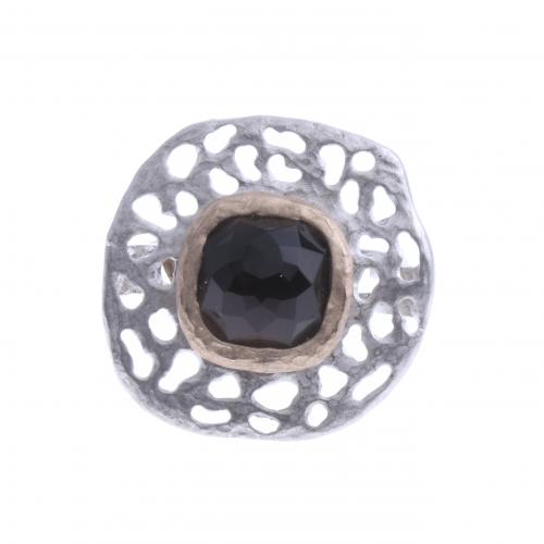 SILVER RING WITH QUARTZ STONE.