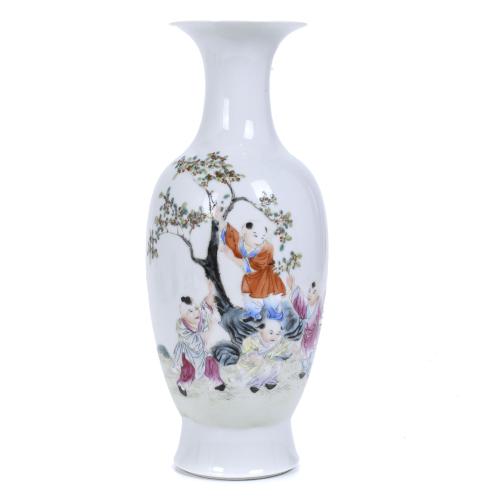 CHINESE VASE, 20TH CENTURY.