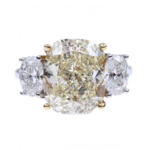 SORTIJA "CUSHION FANCY YELLOW", DE 8,04 CT. CERTIFICADO HRD.