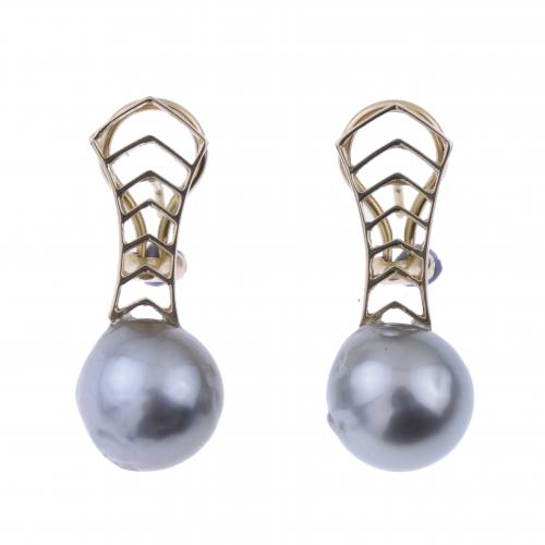 TAHITI PEARL EARRINGS.