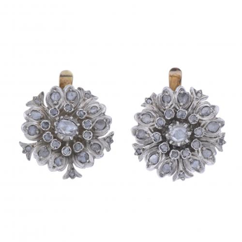 FLORAL EARRINGS IN GOLD WITH SILVER VIEWS AND DIAMONDS.