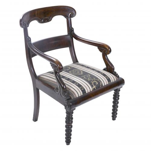 VICTORIAN ARMCHAIR, SECOND QUARTER OF THE 20TH CENTURY.