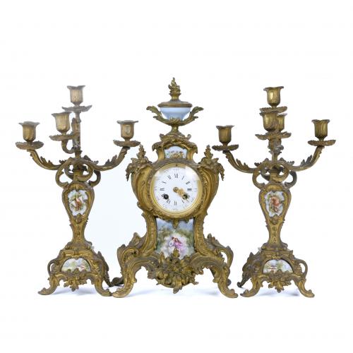 FRENCH TABLE CLOCK WITH ORNAMENT, 19TH CENTURY.