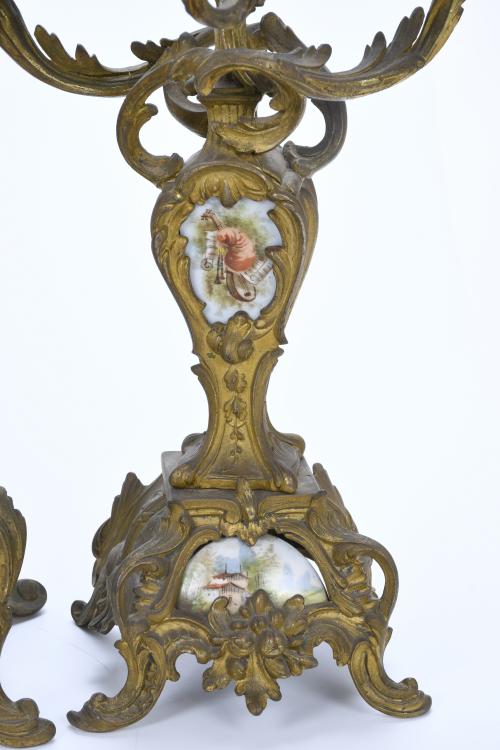 FRENCH TABLE CLOCK WITH ORNAMENT, 19TH CENTURY.