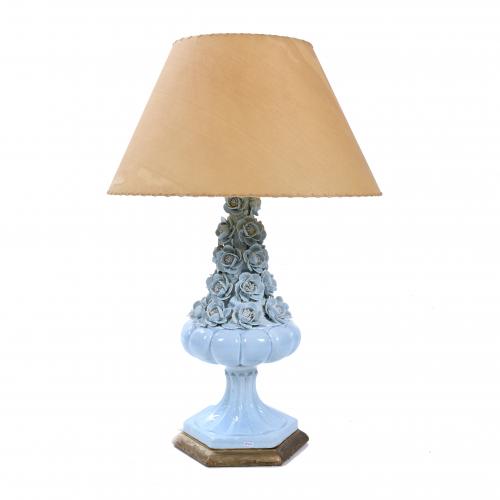 MANISES TABLE LAMP, MID 20TH CENTURY.