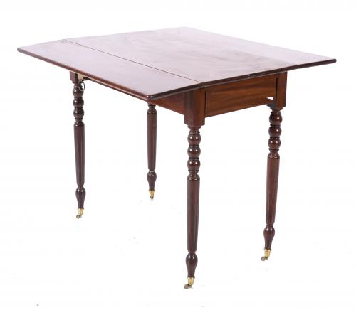 VICTORIAN STYLE TABLE, 20TH CENTURY.