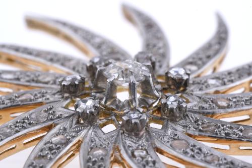 ANTIQUE STAR-SHAPED BROOCH WITH DIAMONDS.