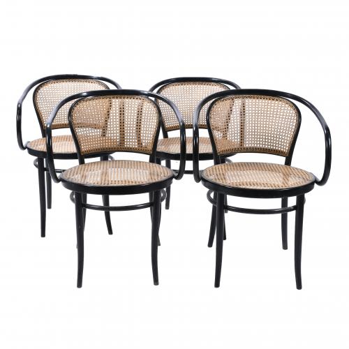 AUGUST THONET (1859-1910). JUEGO DE CUATRO SILLAS CON BRAZO