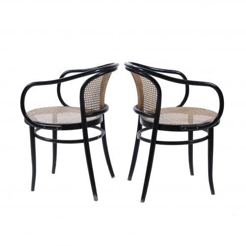 AUGUST THONET (1859-1910). JUEGO DE CUATRO SILLAS CON BRAZO