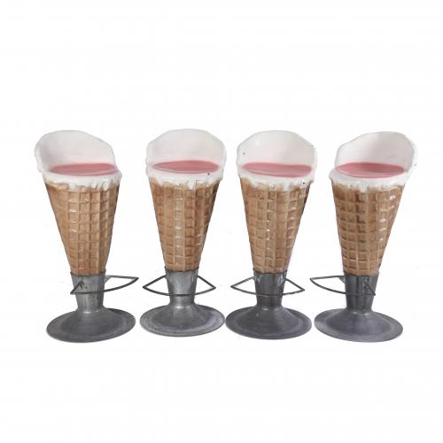 JUEGO DE CUATRO TABURETES DE BAR "ICE CREAM", SIGLO XX.