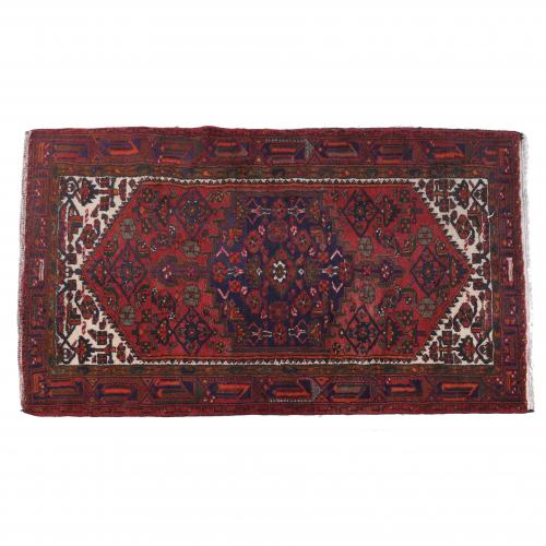 ORIENTAL CARPET, MID 20TH CENTURY.