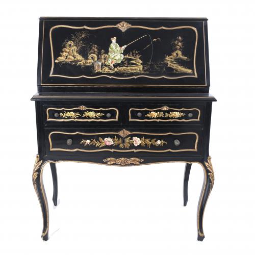 SMALL ORIENTAL STYLE WRITING DESK, THIRD QUARTER OF THE 20TH CENTURY.