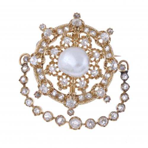 ELIZABETHAN SET WITH DIAMONDS AND PEARL.