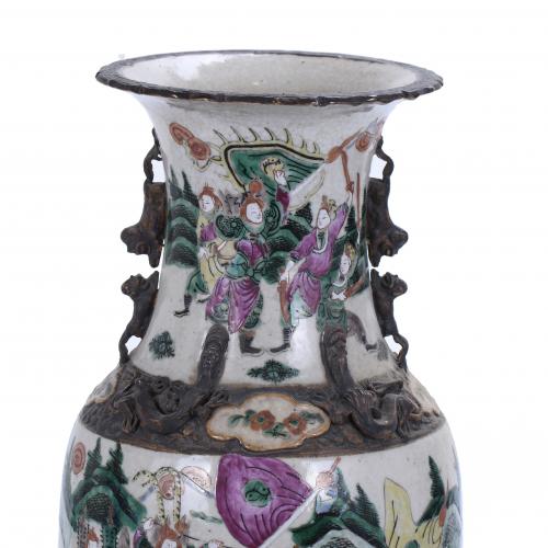 CHINESE NANKIN VASE, LATE 19TH - EARLY 20TH CENTURY.