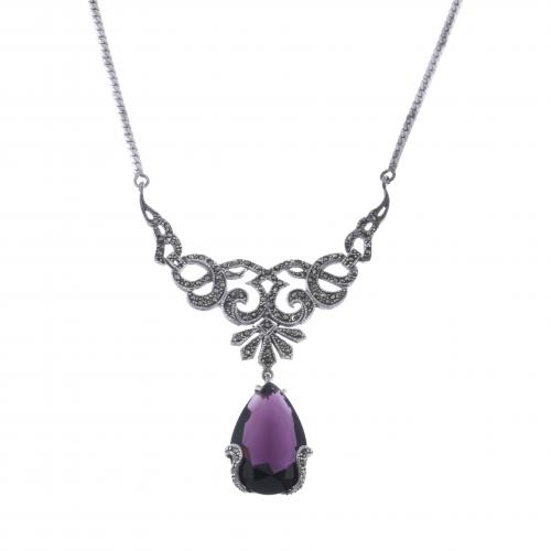 NECKLACE WITH A LARGE AMETHYST.