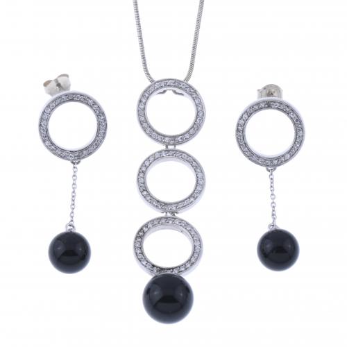 SET OF NECKLACE AND EARRINGS WITH ONYX.