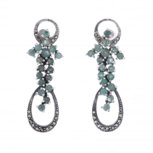 LONG EARRINGS WITH EMERALDS.