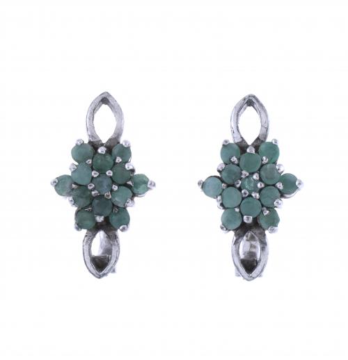 EARRINGS WITH EMERALDS.