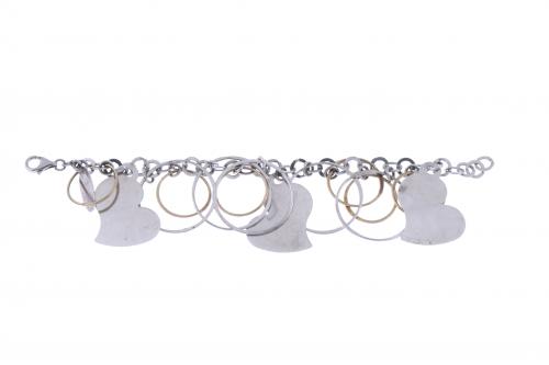 BINI. PULSERA CON CORAZONES Y AROS COLGANTES.