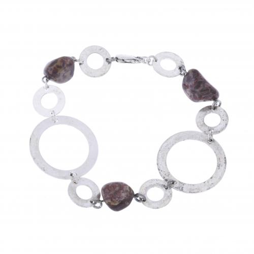 BRACELET WITH SILVER SPHERES AND BEADS.