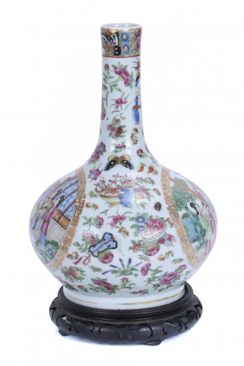 CHINESE CANTON VASE, 20TH CENTURY.