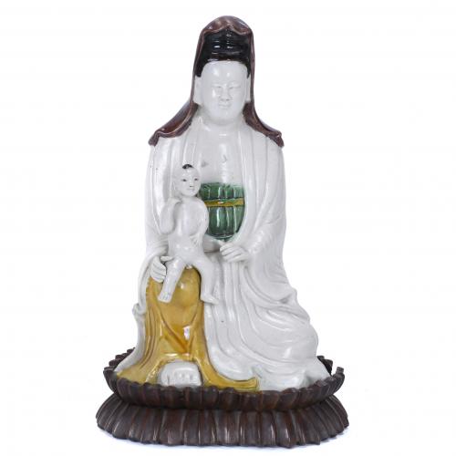 19TH CENTURY CHINESE SCHOOL. GUANYIN WITH A BOY.