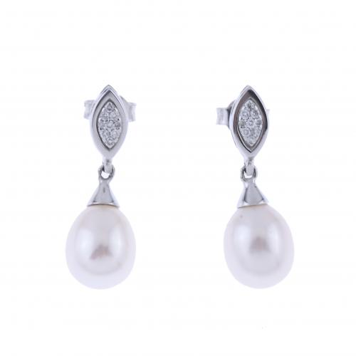 LONG EARRINGS WITH DIAMONDS AND PEARL.