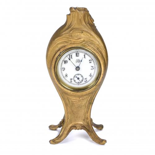 JENNINGS BROTHERS MFG. CO. SMALL TABLE CLOCK, FIRST HALF OF THE 20TH CENTURY.