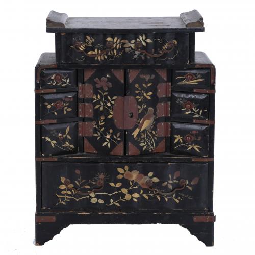 SMALL JAPANESE JEWELLERY CABINET, FIRST QUARTER OF THE 20TH CENTURY.