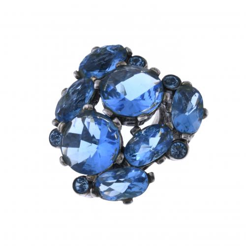 LARGE RING WITH BLUE QUARTZES.