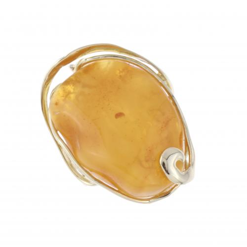 RING WITH AMBER.