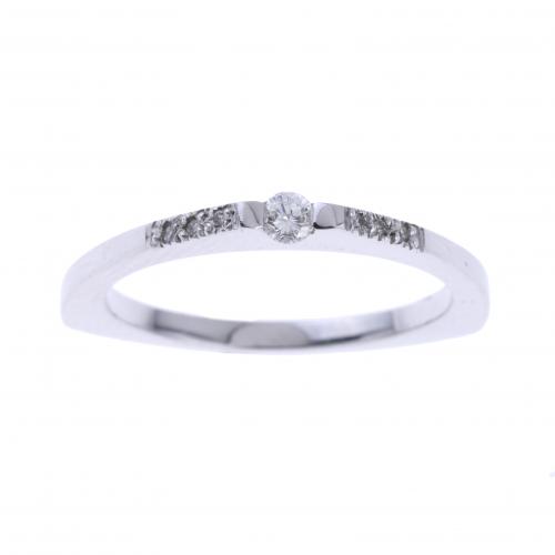 DIAMOND SOLITAIRE RING.