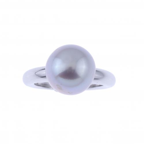 RING WITH AUSTRALIAN PEARL.