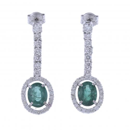 PENDIENTES LARGOS CON DIAMANTES Y ESMERALDAS.