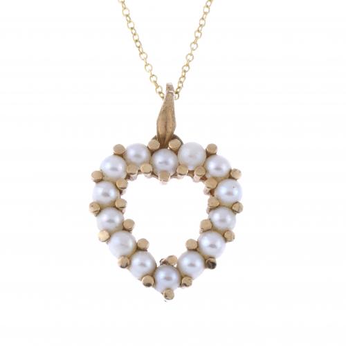 HEART PENDANT WITH PEARLS.