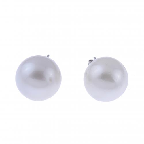 AUSTRALIAN PEARLS STUD EARRINGS.