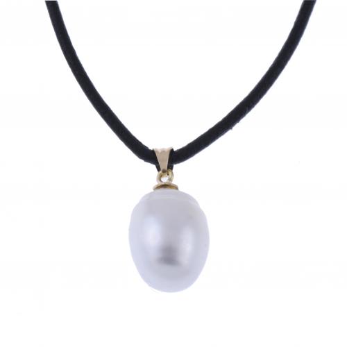 PENDANT WITH AUSTRALIAN PEARL.