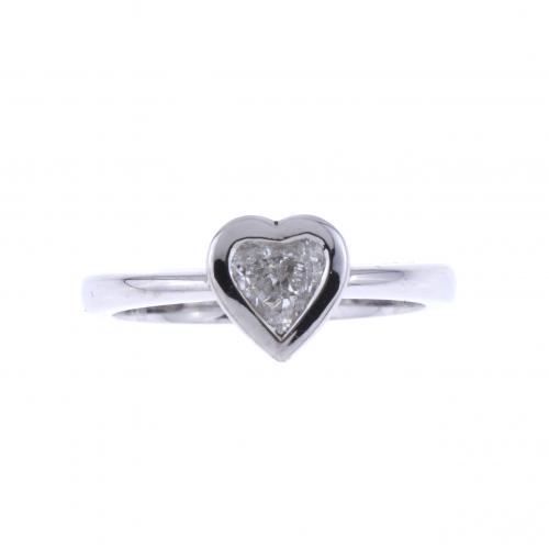 SOLITAIRE DIAMOND HEART RING.