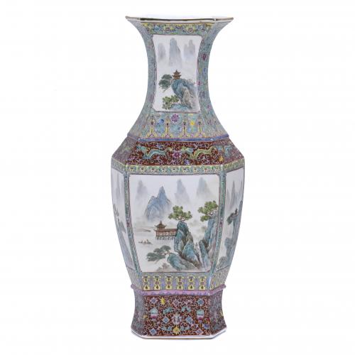 CHINESE HEXAGONAL VASE, 20TH CENTURY. 